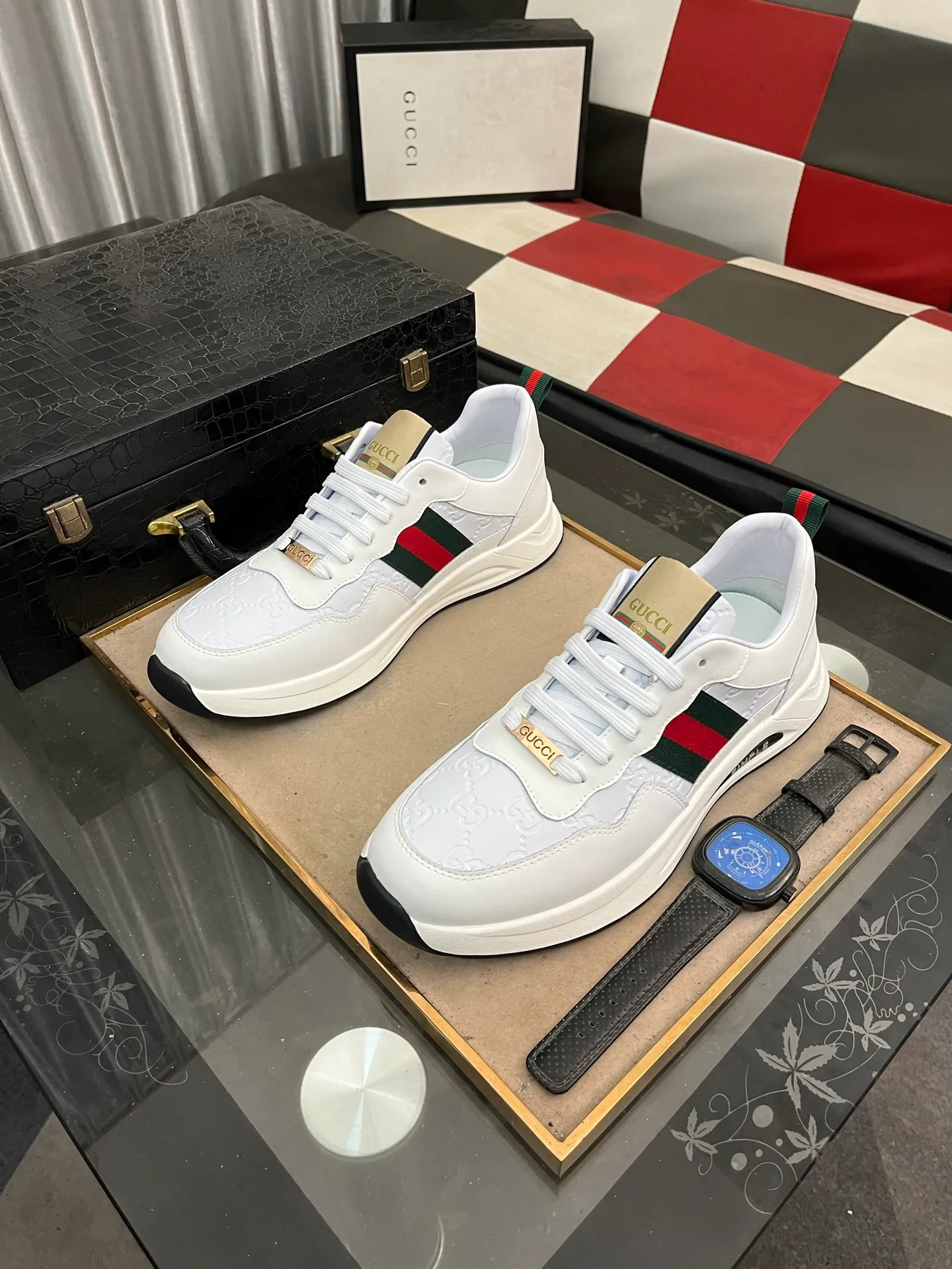 Men's shoes💰420⌚️⌚️[GUCCI] Gucci men's casual shoes are absolutely popular🔥The ultimate matching item for trendy men! The charm of super texture is unstoppable. This is the main recommendation. The upper is made of high-quality cowhide, with pig lining feet and wear-resistant rubber sole. It is noble and elegant! Extremely comfortable🎁🎁You can be as handsome as you want💪 Size 38-44! 2️⃣colors available